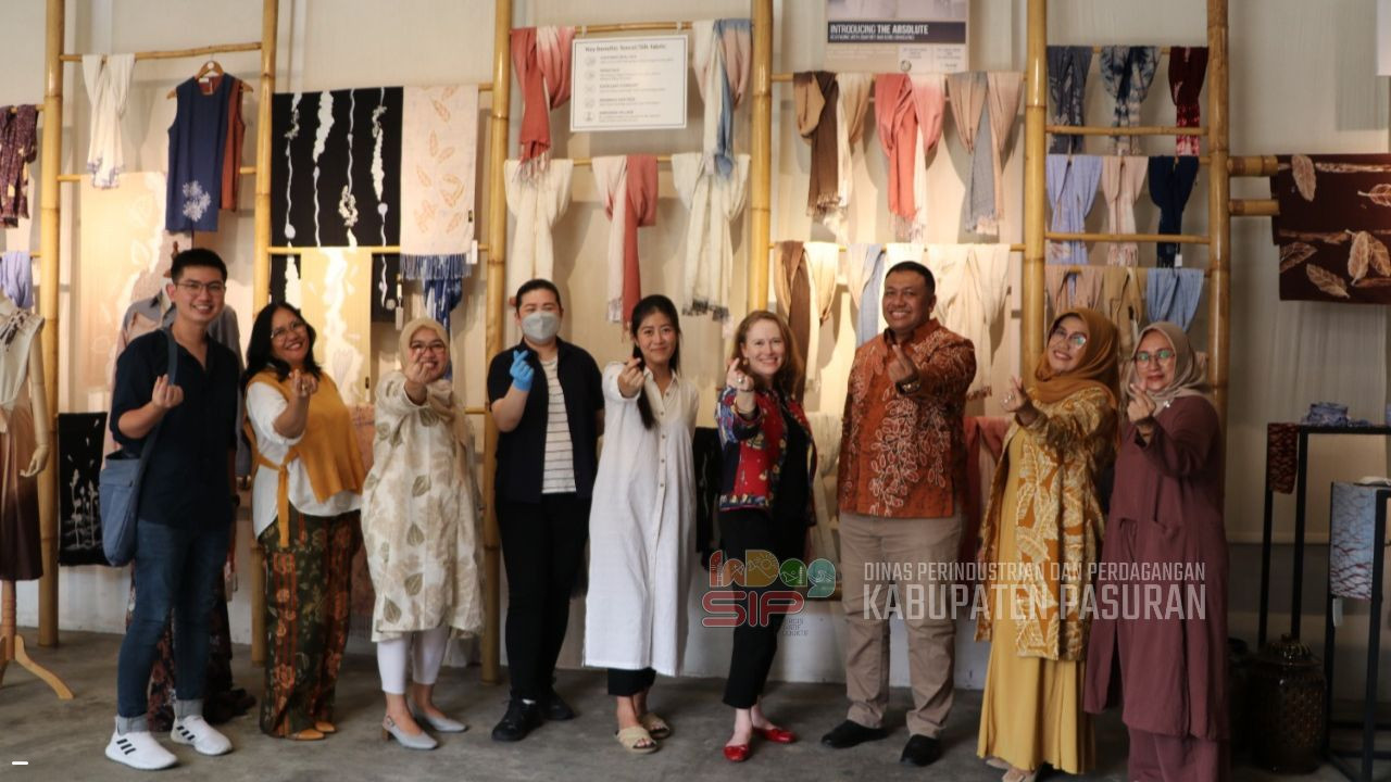 Kunjungi Pengrajin Batik Kabupaten Pasuruan, Konjen Australia Surabaya Terpukau dengan Semangat Pengrajin